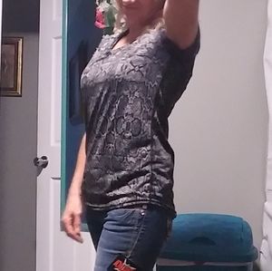 Snake print semi-fitted top